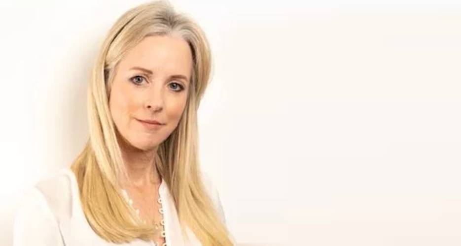 Isabel Oakeshott official speaker profile picture