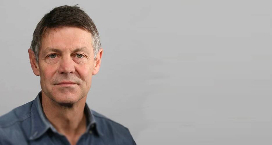 Matthew Parris official speaker profile picture