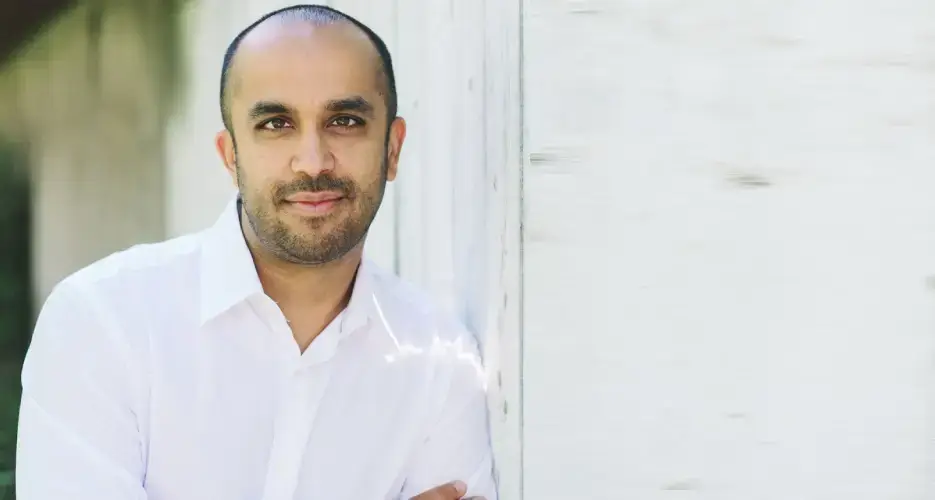 Neil Pasricha official speaker profile picture