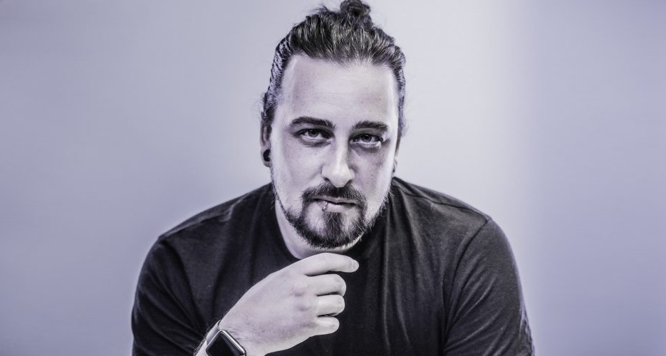 Daniel Jones Official Speaker Profile Picture