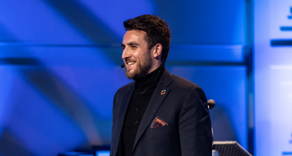 Isaac Kenyon official speaker profile picture