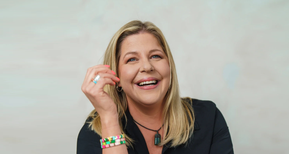 holly budge official speaker profile picture