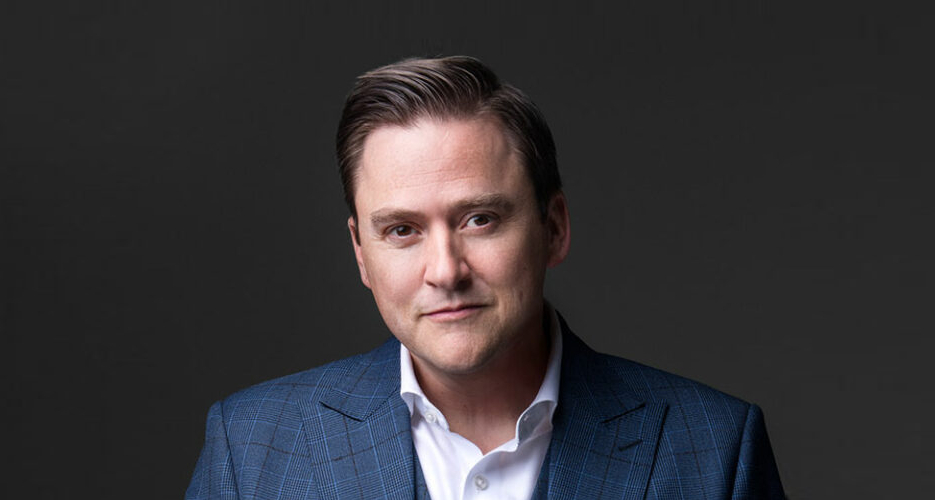 Greg McKeown official speaker profile picture