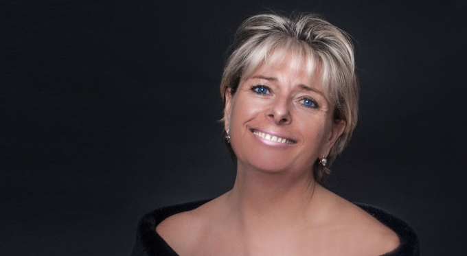 Penny Power female speaker changing the future of the keynote speaker industry