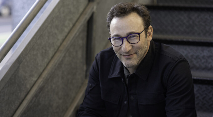 Simon Sinek headline keynote speaker for hire
