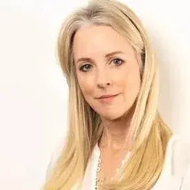 Isabel Oakeshott official speaker profile picture