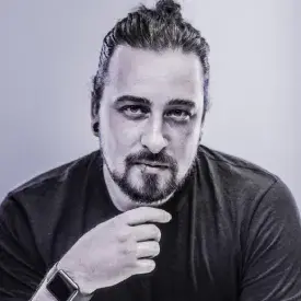 Daniel Jones Official Speaker Profile Picture